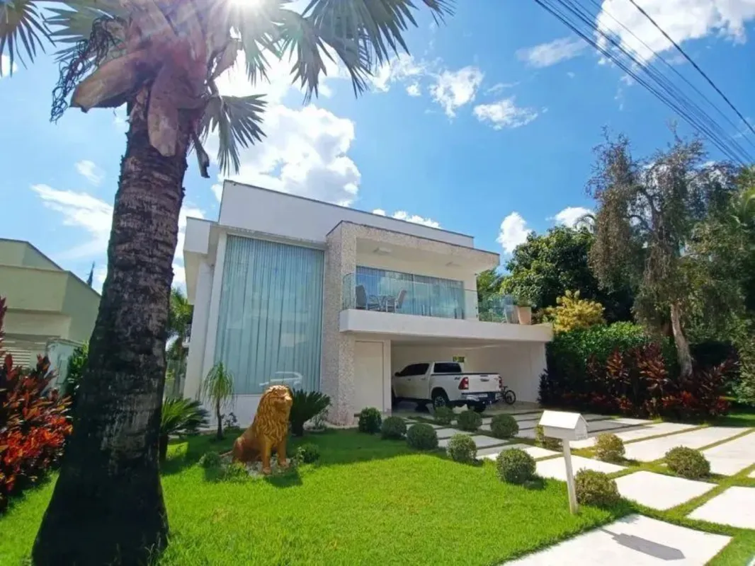 SOBRE O IMÓVEL:Excelente casa de condomínio com 344m² de área útil.São 3 quartos...