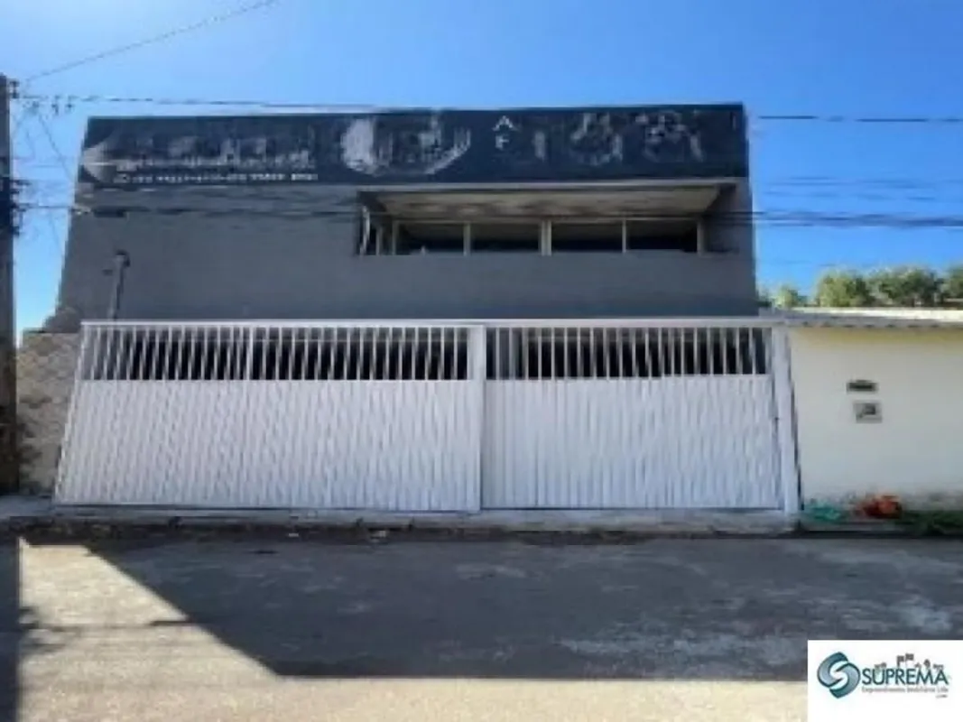 Suprema Construções e Emp. Imobiliários Ltda, Creci/DF 9060, apresenta:Casa à Ve...