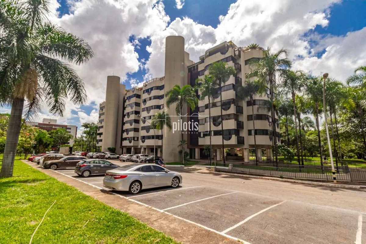 SQN 107 - Excelente cobertura reformada !!- Vista livre.- Prédio com cobertura c...