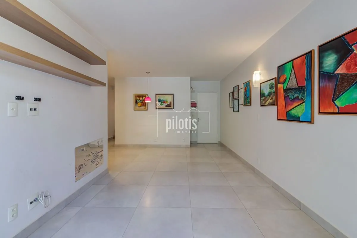 Excelente apartamento semimobiliado na SQN 316 - Asa Norte, em uma das quadras m...