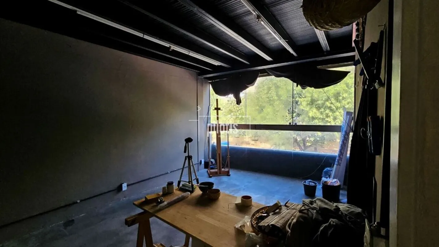 SCRS QD 509 - Versátil e bem localizada, esta sala é ideal para quem busca um es...