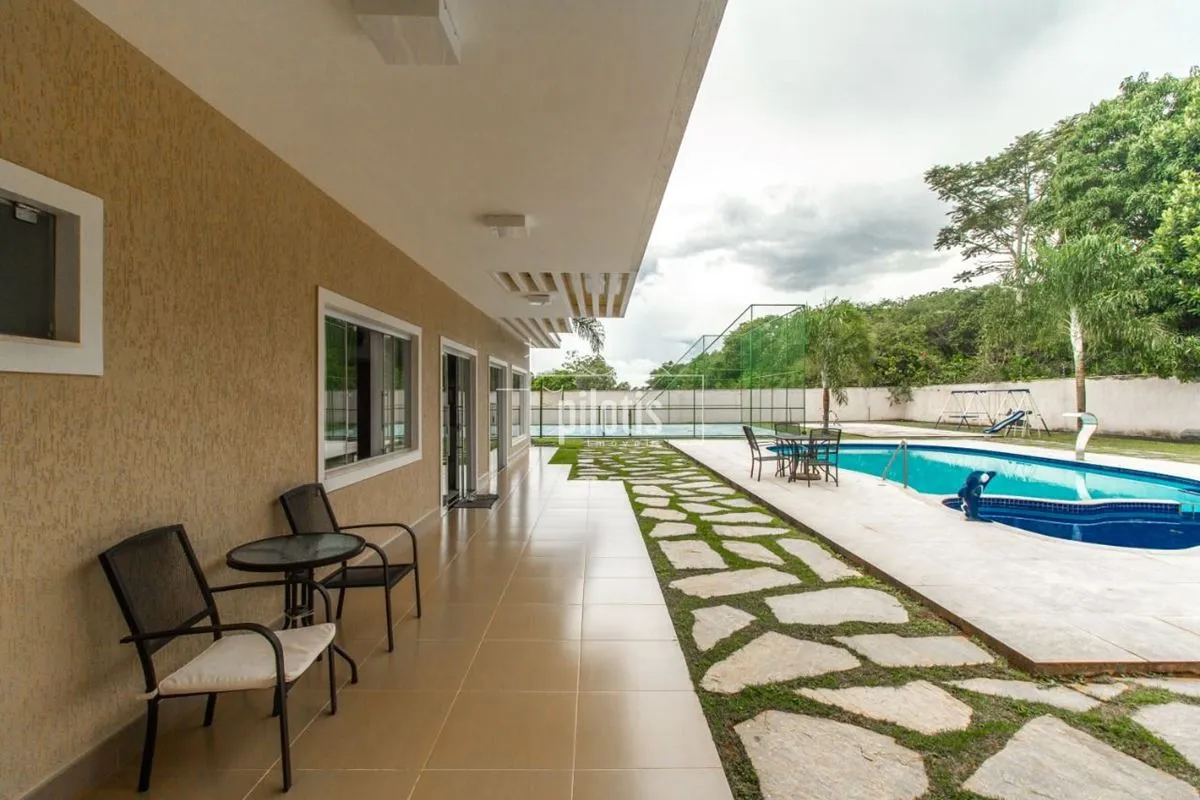 PILOTIS IMÓVEIS VENDE EXCELENTE CASA EM CONDOMÍNIO COM INFRAESTRUTURA, NA QUADRA...