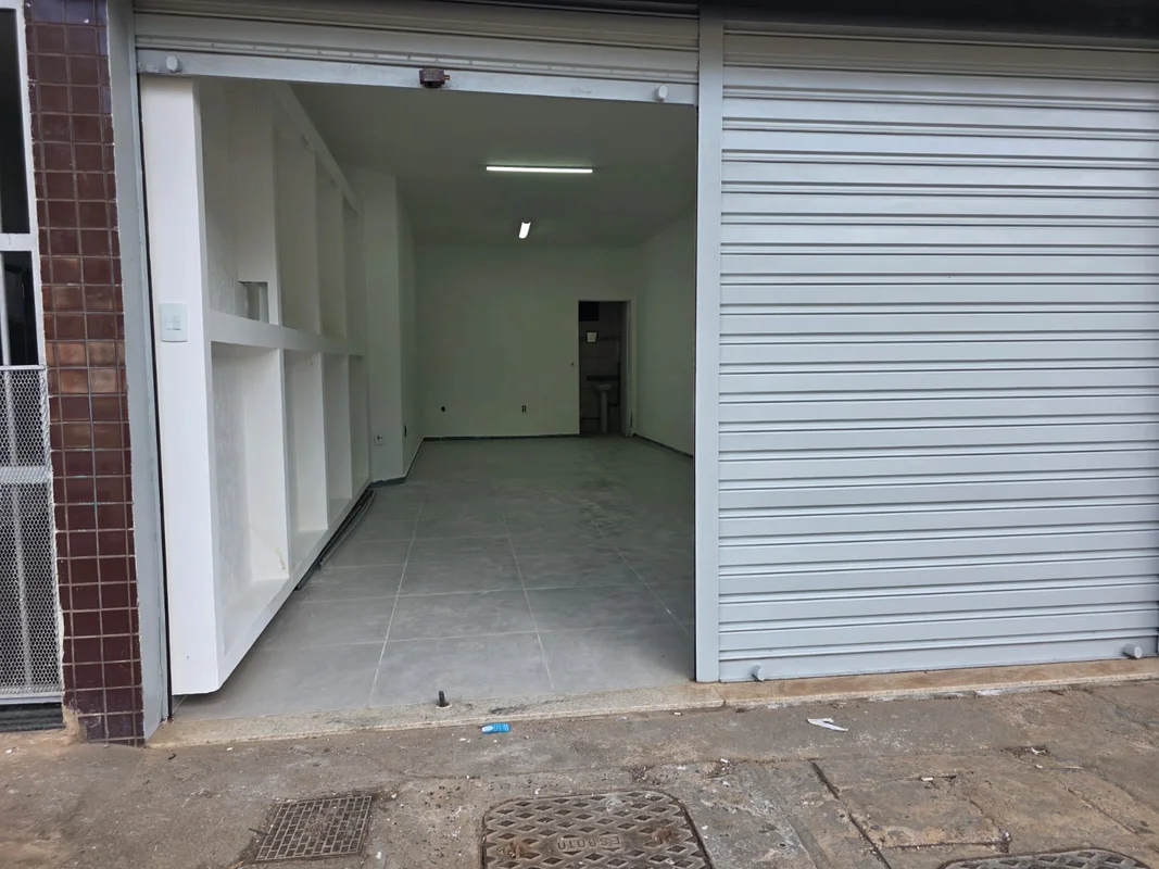 luga-se excelente loja comercial localizada de frente para a 3ª Avenida, Bloco 1...