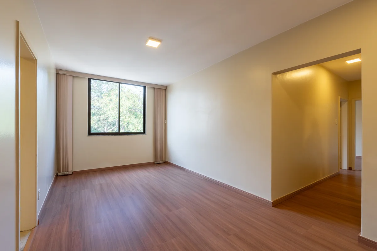Localizado em uma quadra extremamente agradável e tranquila, este iluminado e re...