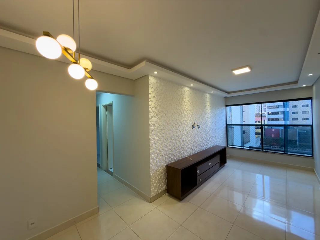 DISPONÍVEL PARA LOCAÇÃO: - Apartamento reformado com 64 m² úteis;- Sala com dois...