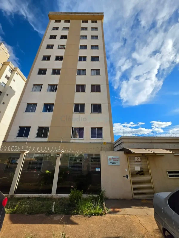 QS 303 Conjunto 9, no coração de Samambaia Sul, DF. Este apartamento com armário...