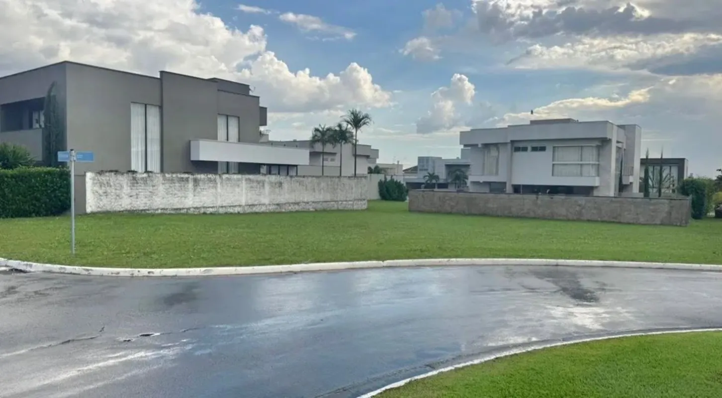 Excelente lote à venda no Jardins Lisboa, em Goiânia, com 618 m² de área útil, l...