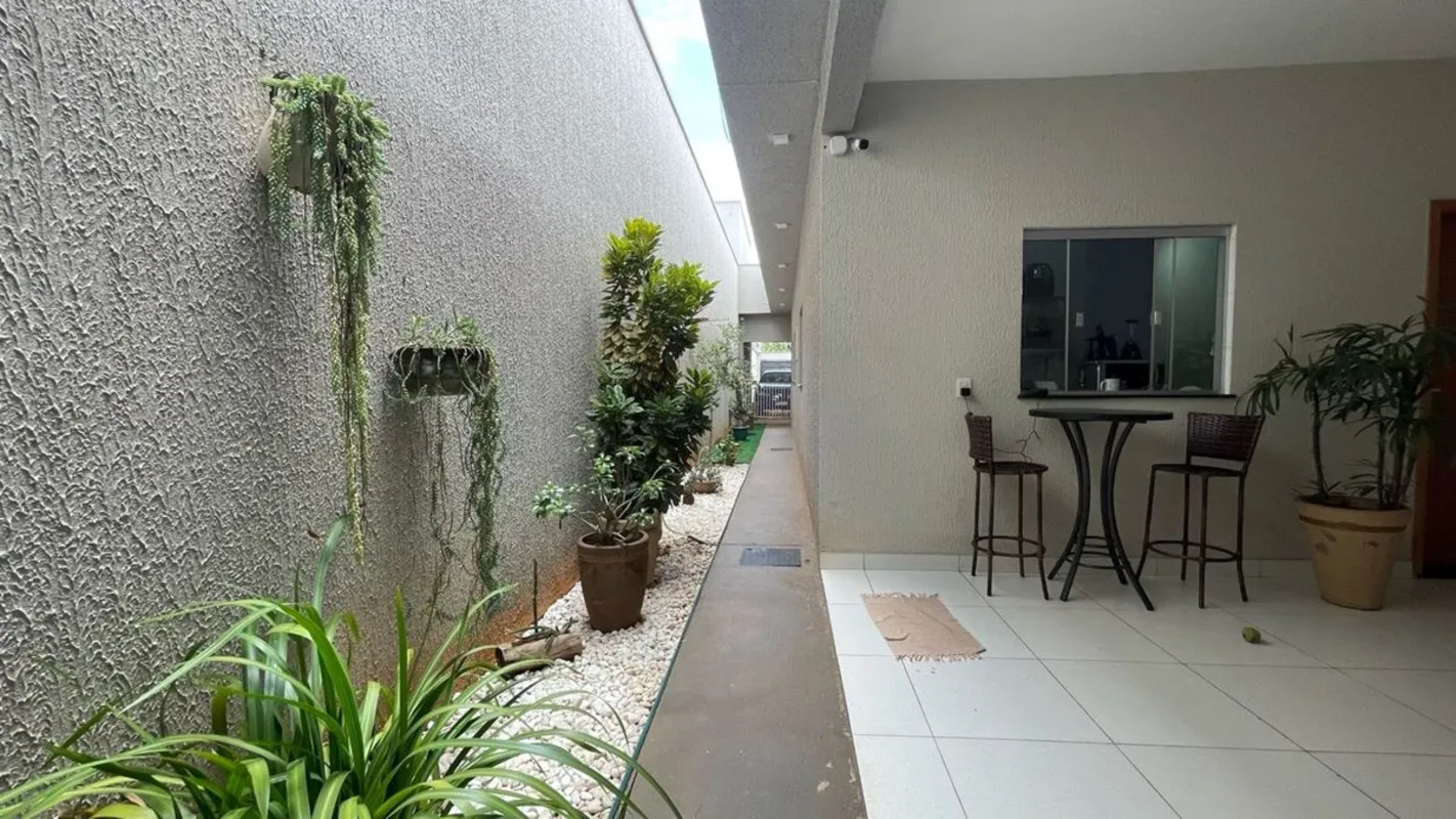 Casa à venda no Setor Faiçalville, Goiânia: 210m², 3 quartos, 1 suíte, 3 banheir...