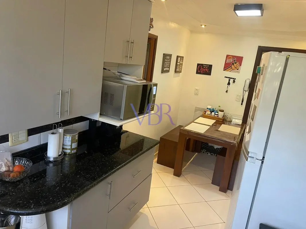 Vendo excelente apartamento com 84m2 de área útil, distribuído em 2 quartos (1 c...