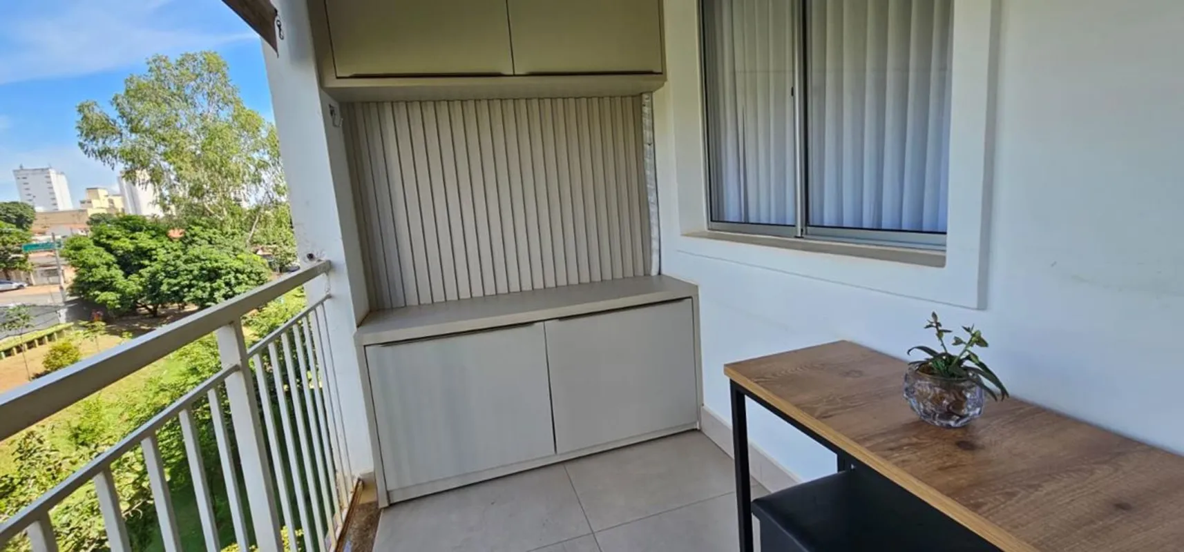 Apartamento semi mobiliado com 2 quartos, sala de estar/jantar, banheiro, cozinh...