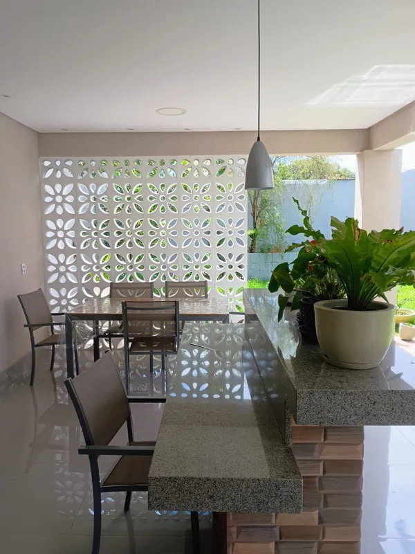 ? Sobrado de Alto Padrão ??? 393m² de área construída?? 525m² de lote??? 4 suíte...