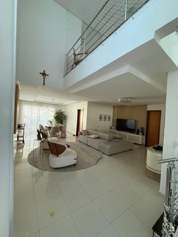 Sobrado à venda no Condomínio GranvilleCom aproximadamente 480 m² de terreno e 3...