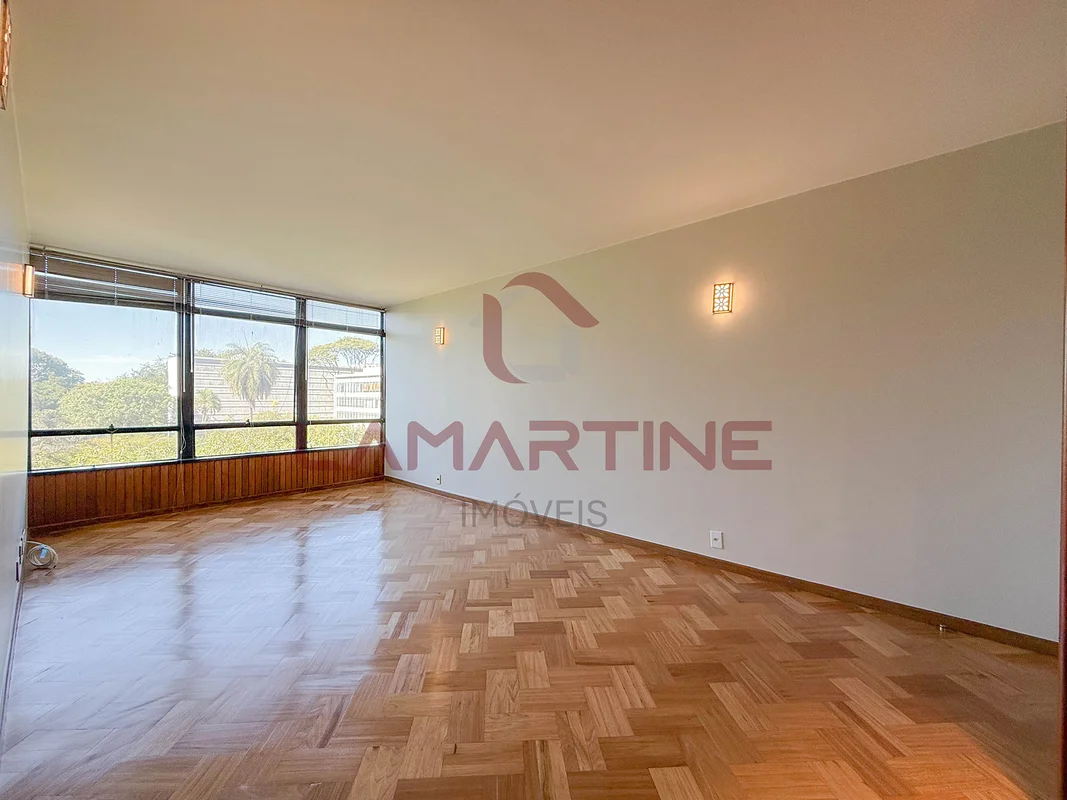 Excelente apartamento de 160m² (Aproximadamente) com: - 3 quartos, sendo 1 suíte...