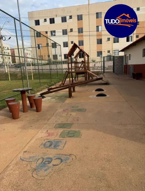 Apartamento à venda no Centro de Luziânia-GO: 2 quartos, 1 banheiro, 1 vaga de g...