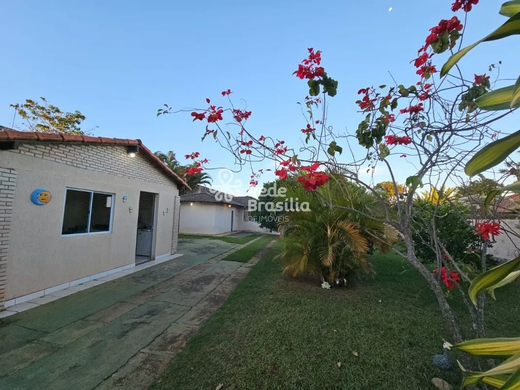 Casa térrea com 2 quartos + Dependência completa, em um terreno de 800m², perto ...