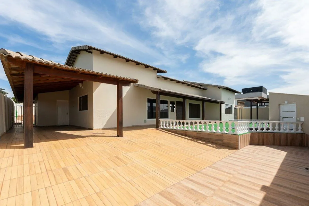 Encante-se com esta belíssima casa térrea no Condomínio Privê Morada Sul Etapa C...