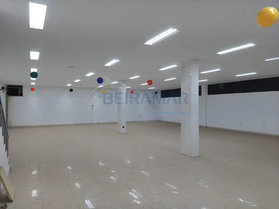 Destaques do imóvel:Loja em subsolo com 280m² de área útilVão livre, proporciona...