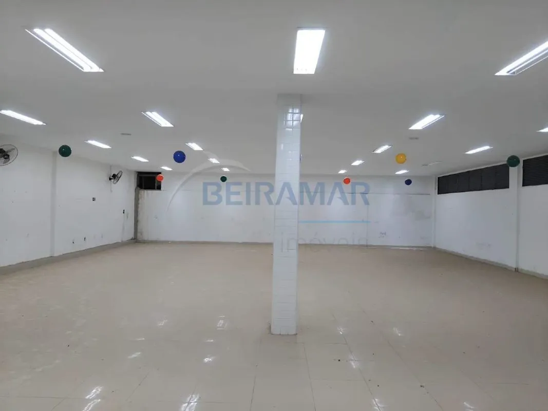Destaques do imóvel:Loja em subsolo com 280m² de área útilVão livre, proporciona...