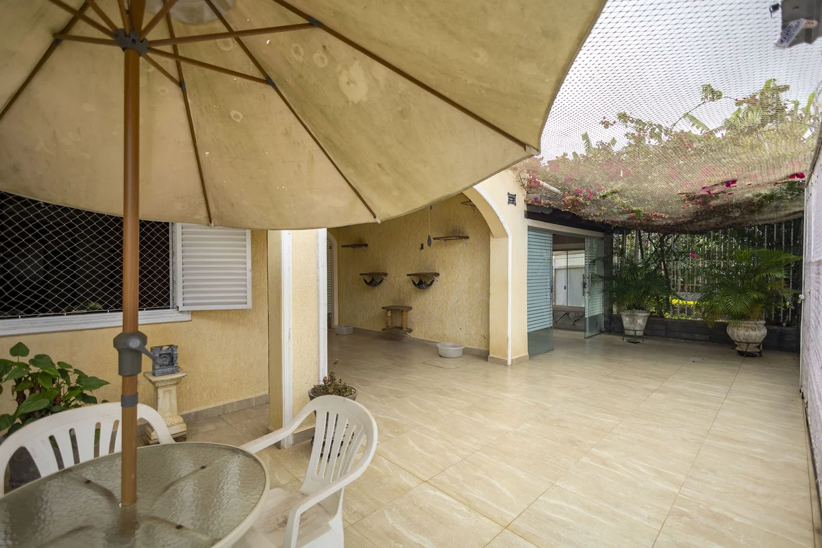Casa à venda em Guara II, com 120 m² de área total e 240 m² de área construída.O...