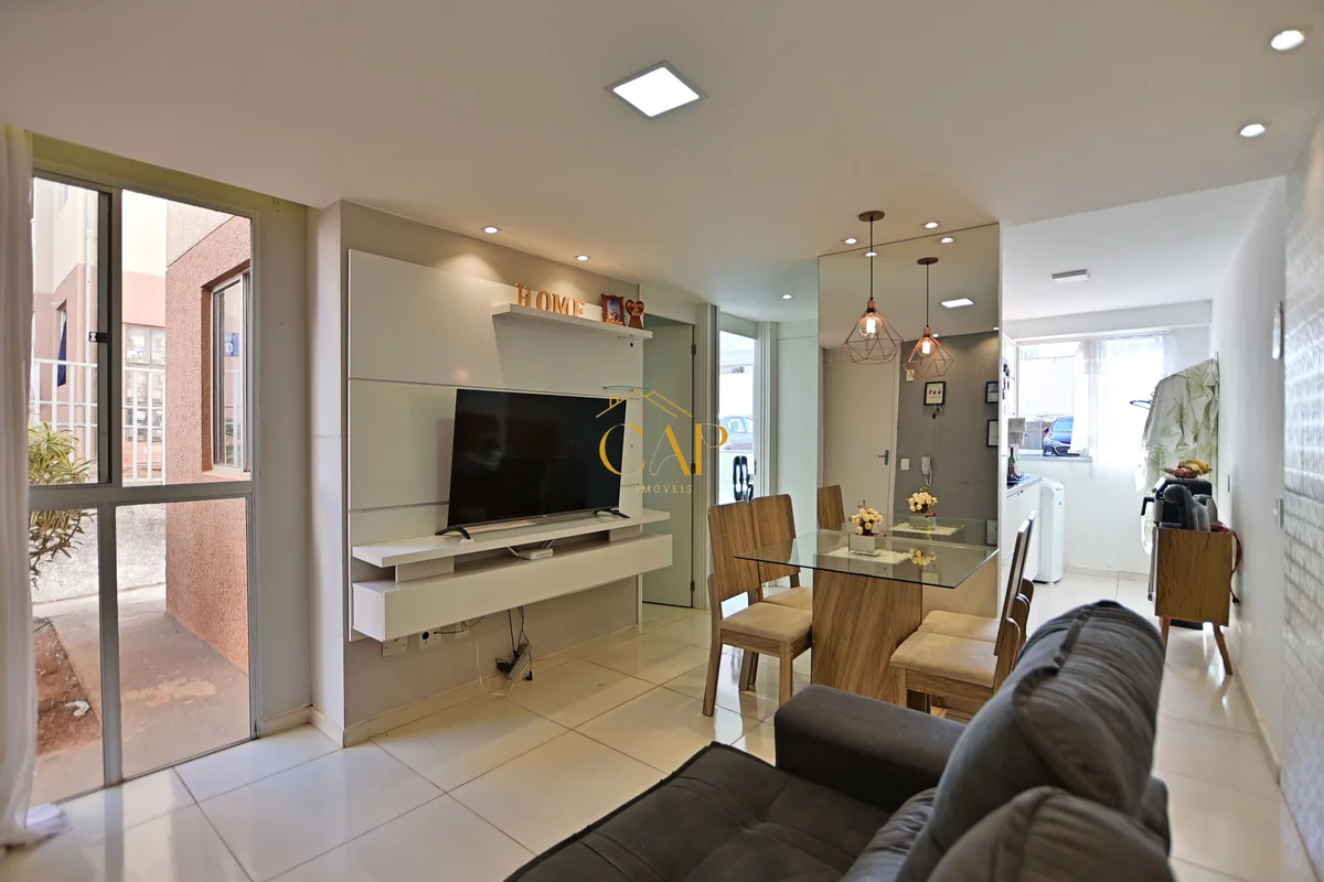 Vendo apartamento 2 quartos reformado.A localização é privilegiada: próximo a su...