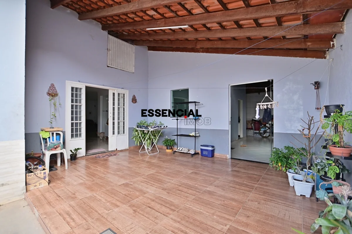 EXCELENTE CASA TÉRREA NA LAJE – AMPLA, AREJADA E TOTALMENTE SOLTA NO LOTE!Se voc...