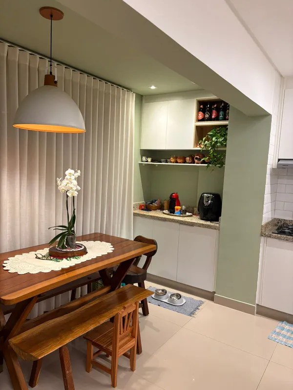 APARTAMENTO COM 2 QUARTOS, SEMI MOBILIADO E VISTA PRIVILEGIADAUm apartamento mod...