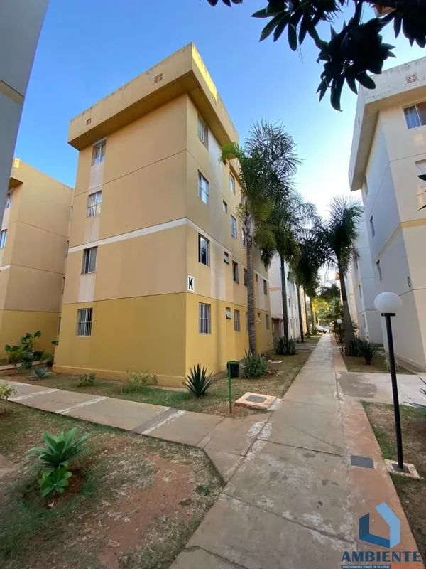 Alugo apartamento com dois quartos, sala arejada, cozinha com armários planejado...