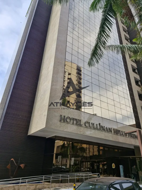 O Hotel-Flat situado na SHN Quadra 4 Bloco E, ASA NORTE, Brasília, DF, oferece u...