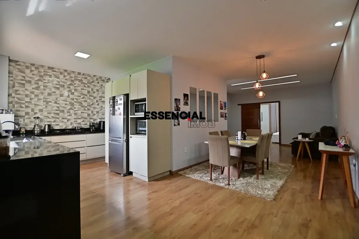Oportunidade Única no Guará II – Imóvel Comercial e Residencial à VendaSe você b...