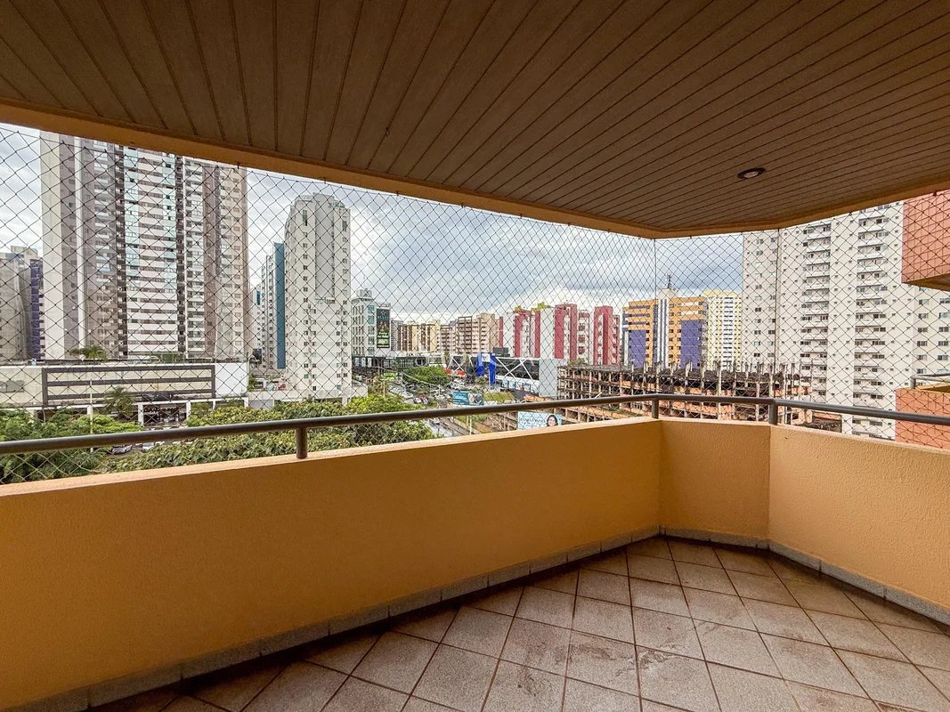 Tem apartamentos que a gente entra e já sente que é o lugar certo.Este é um dele...