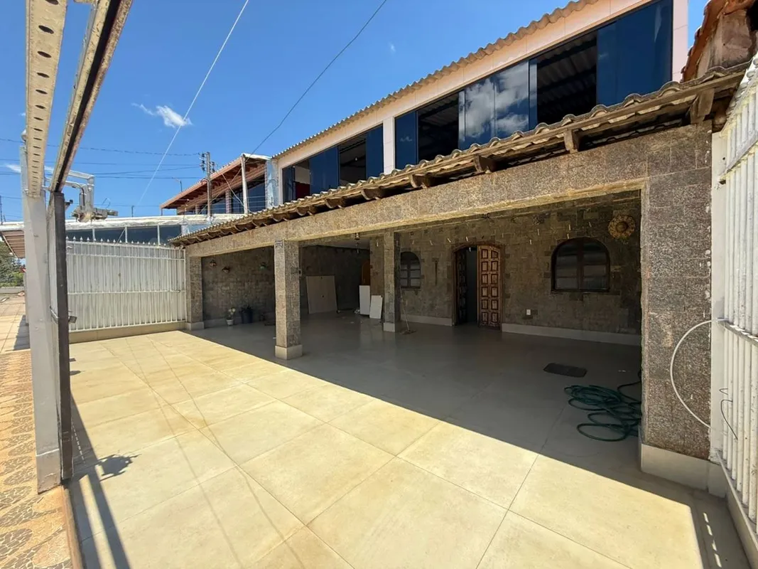 Casa à venda no Setor Central (Gama), DF, com 4 quartos, 2 suítes, 1 sala, 3 ban...