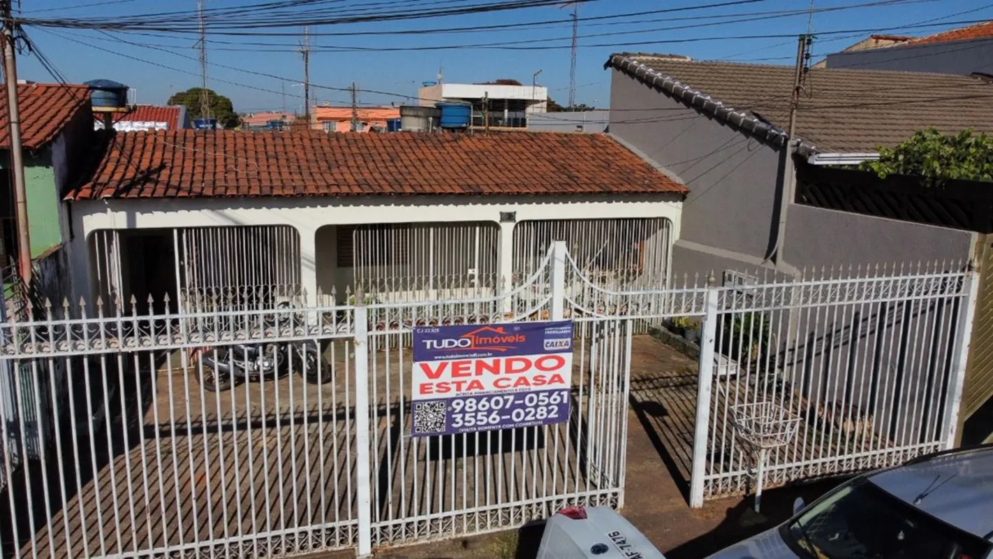 ÓTIMA CASA 2 QUARTOS, BARRACO NOS FUNDOS, LOCALIZAÇÃO PRIVILEGIADA E ACEITA FINA...