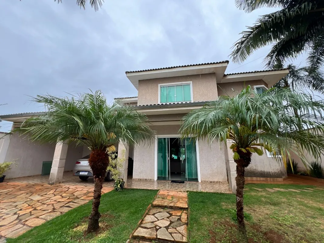 VENDE OU TROCA LINDO SOBRADO COM 4 QUARTOS E 3 SUÍTES, TODO REFORMADO E COM ESPA...