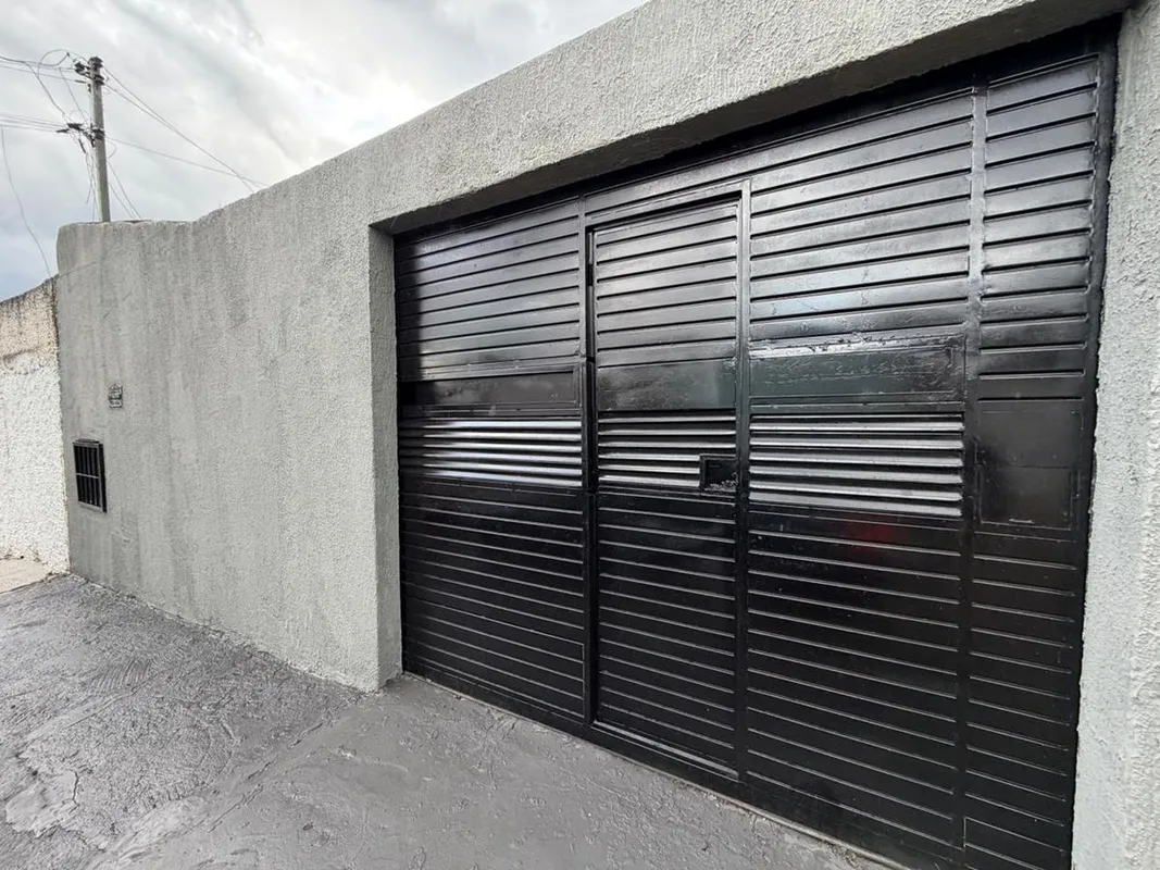Casa à venda em Brasília-DF, bairro Santa Maria. Possui 2 quartos, 1 banheiro, 2...