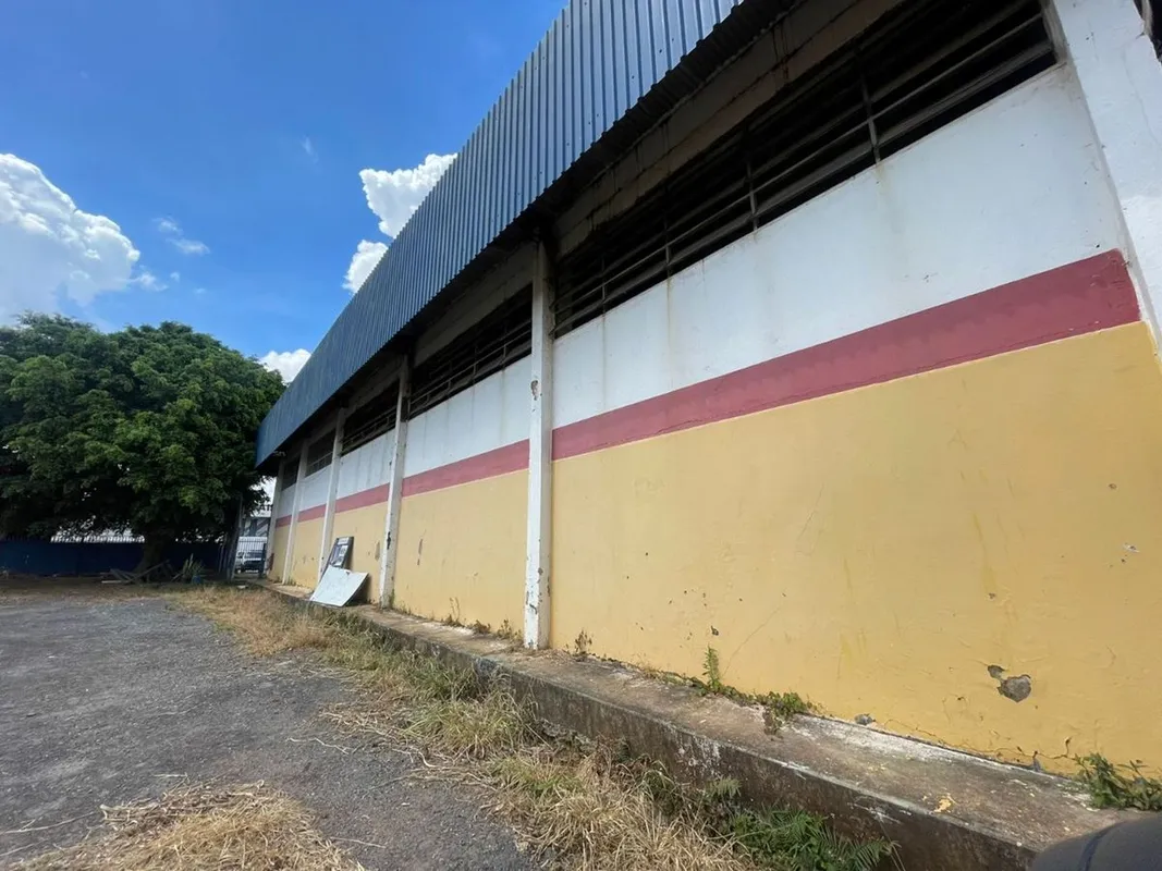 ALUGA-SE GALPÃO DE 800m² EM TERRENO DE 1.500m² NO SETOR DE INDUSTRIAS DO GAMA!TU...