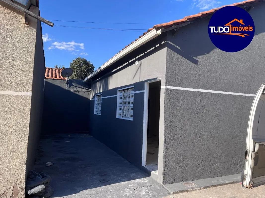 CASA À VENDA, AVENIDA 2, MINGONE 1, JARDIM INGÁ/GOLocalização: Avenida 2, Mingon...
