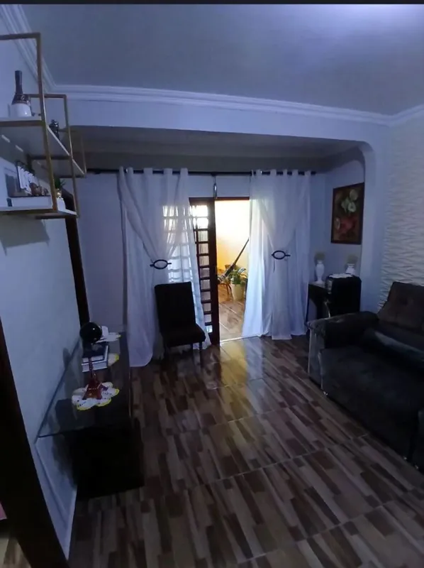Casa à venda em Brasília-DF, no bairro Santa Maria. Com 3 quartos, 1 suíte, 2 ba...