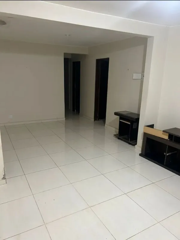 Casa à venda em Brasília-DF, no bairro Santa Maria. 2 quartos, 1 suíte, 2 banhei...