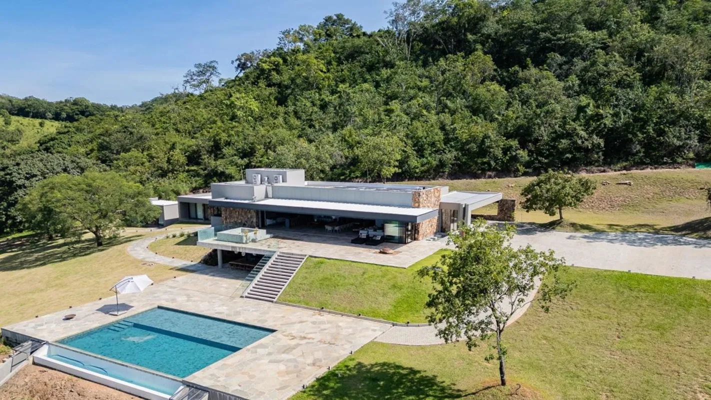 ESTÂNCIA DE ALTO LUXO | PIRENÓPOLISEm meio à natureza de Pirenópolis, esta estân...