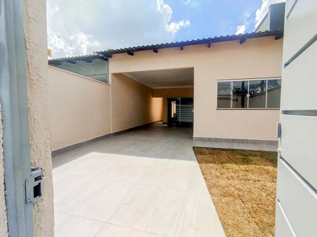 Apresentamos uma excelente casa totalmente reformada no bairro Jardim Mariliza, ...