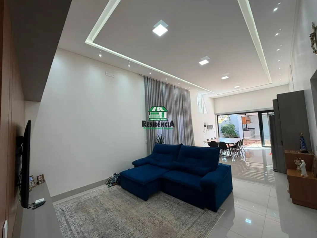 360,00m2 Terreno 246,75m2 de área total construida -Garagem para 02 Carros -Sala...