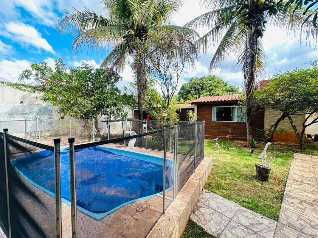 CASA 5 SUÍTES LOTE 800M² CONDOMÍNIO FECHADO ACEITA PERMUTA POÇO ARTESIANOCasa am...