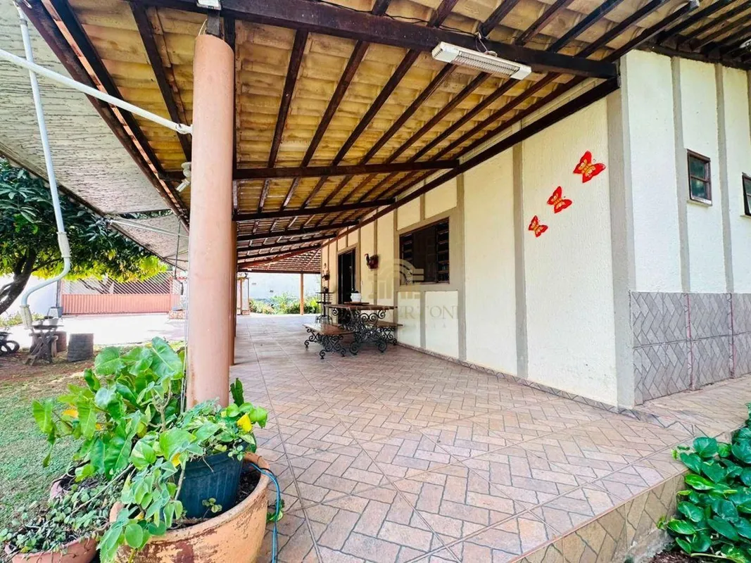 CASA 5 SUÍTES LOTE 800M² CONDOMÍNIO FECHADO ACEITA PERMUTA POÇO ARTESIANOCasa am...