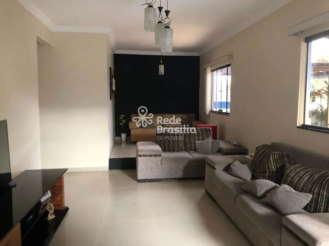 Casa de Esquina Escriturada | 181 m² Construídos | Lote de 320 m² | Vista para R...