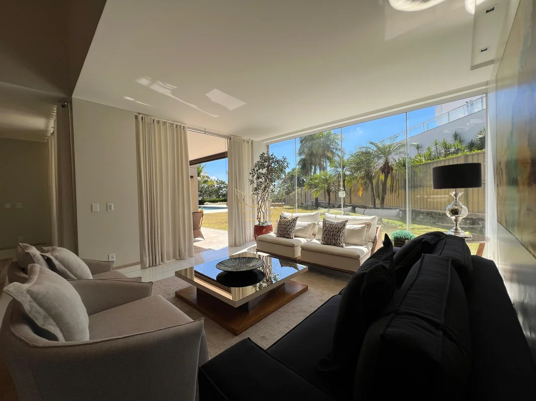 JCMAX ALUGA – CASA – 4 SUÍTES – LAGO SUL – QI 23Descubra o conforto, a sofistica...