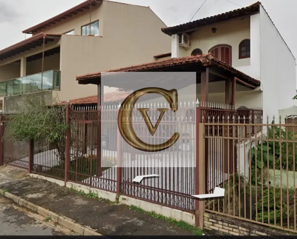 Excelente sobrado à venda no Guará II, Conjunto E, em localização residencial tr...