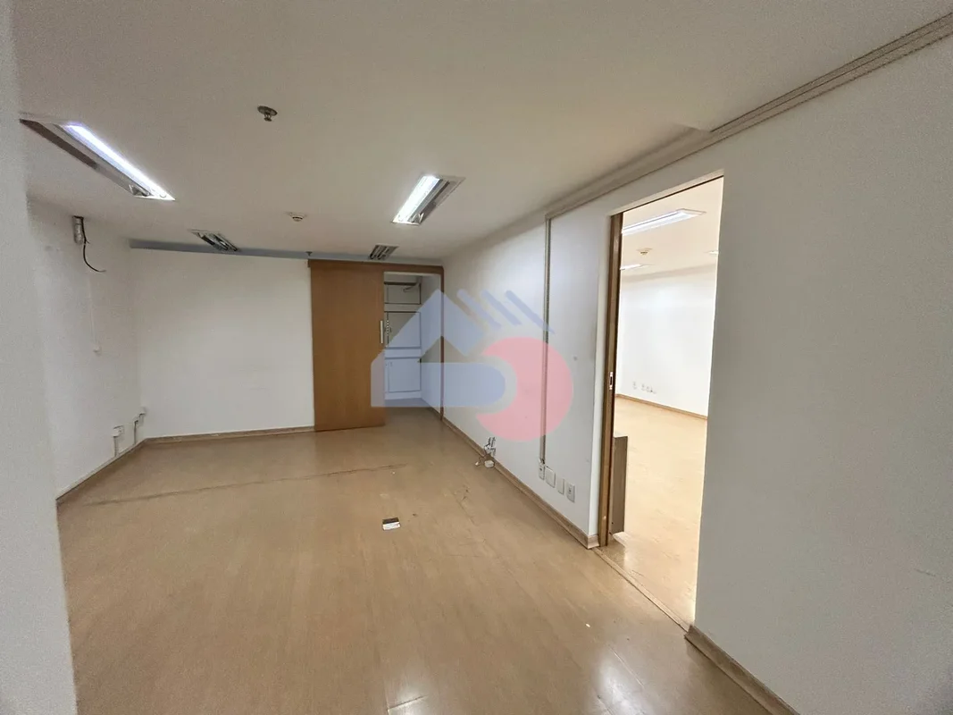 CONJUNTO DE SALAS COM 93M², INTEGRADAS COM 2 VAGAS PRIVATIVAS, AMBIENTE OPERACIO...