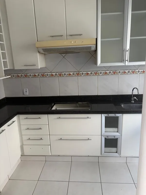 Este apartamento está localizado no bairro Rodoviário, em Goiânia. O imóvelpossu...