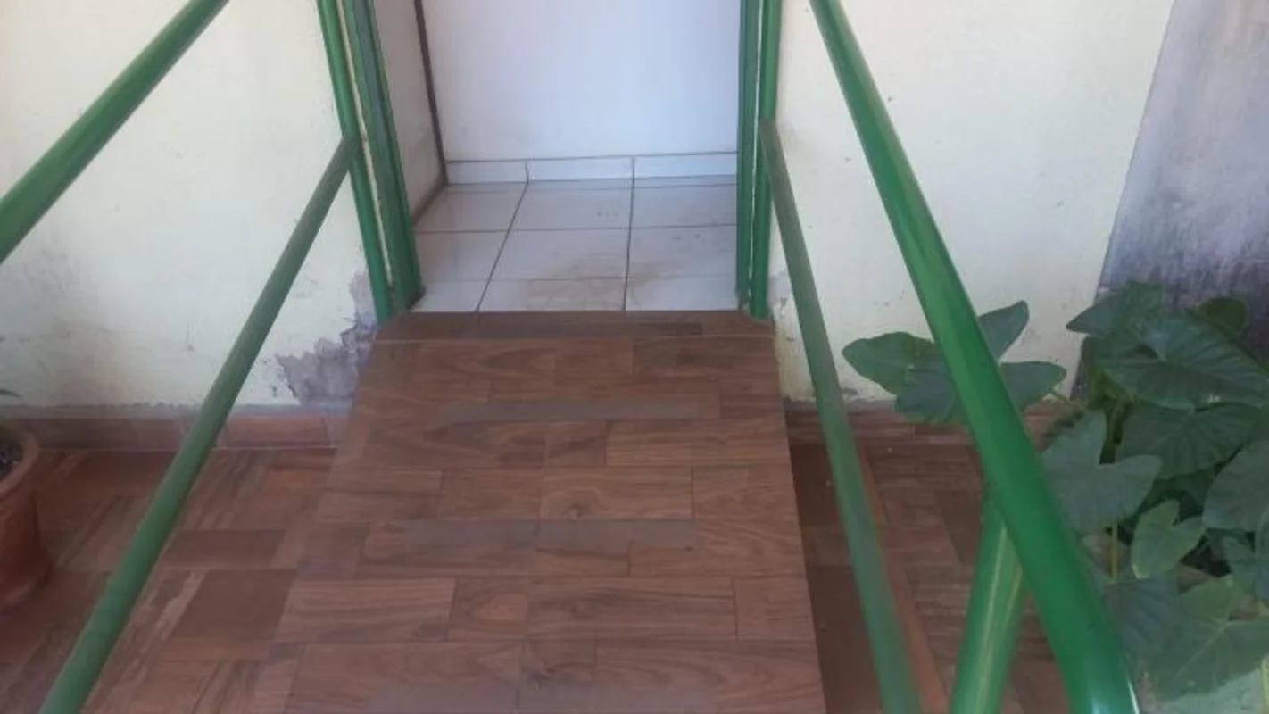 EXCENTE OPORTUNIDADE PARA INVESTIMENTO OU MORADIA!SÃO DUAS MORADIAS, DE ESQUINA!...