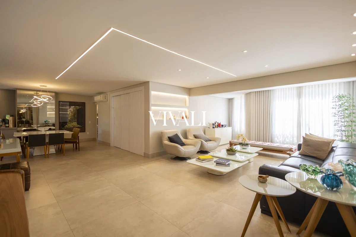 VIVALI vende com EXCLUSIVIDADE apartamento lindíssimo, totalmente REFORMADO, VAZ...